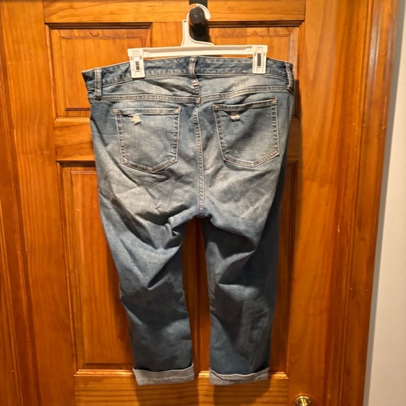 Torrid Distressed Cropped Mid Rise Jeans in Size 12 - Picture 3 of 7